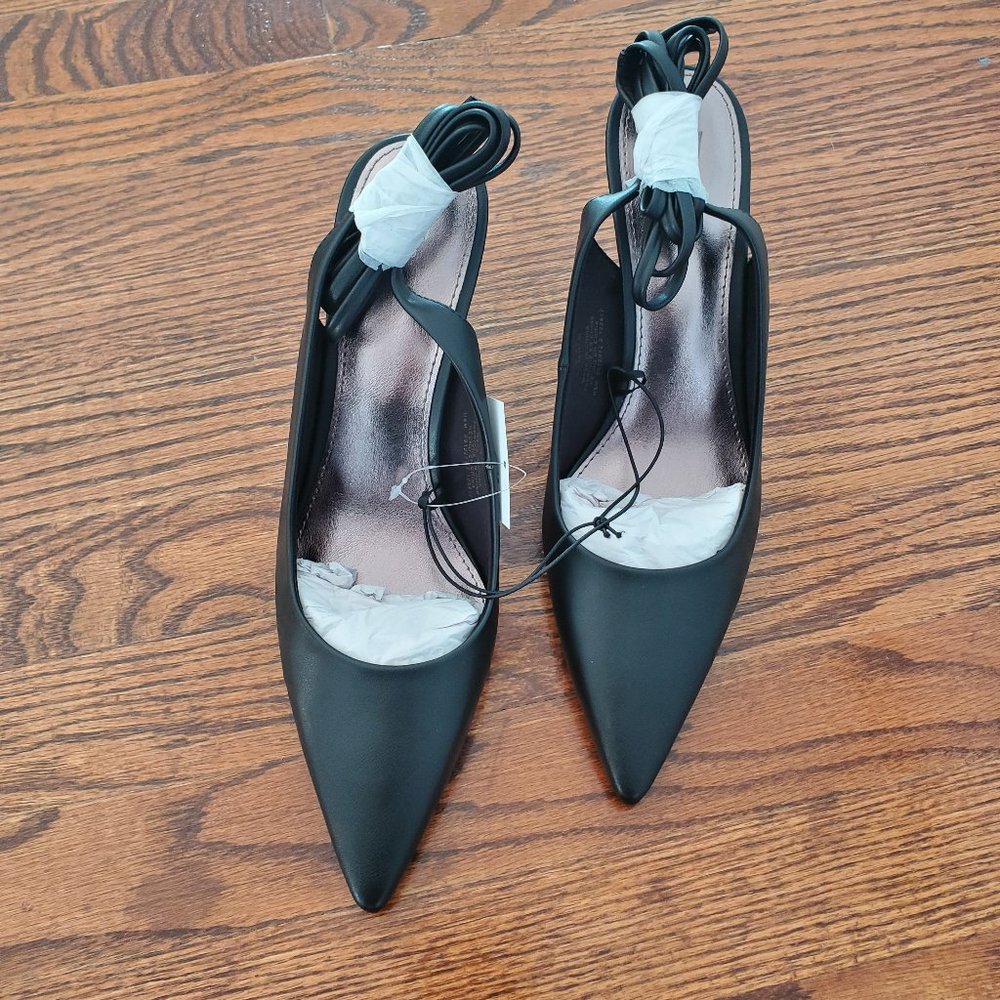 Black Pumps